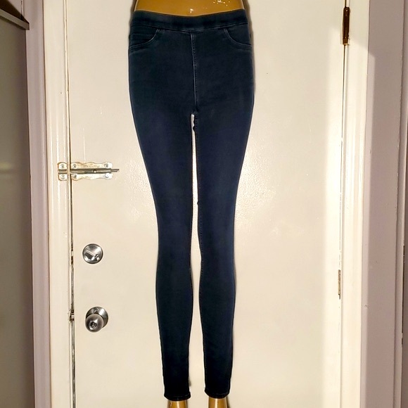 H&M Pants - High Rise Blue Dark Wash H&M Skinny Jean jeggings!